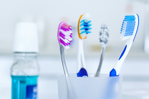 Brushing your teeth before or after breakfast. Which is more effective?